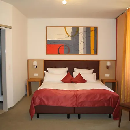 Landhotel-neunburg מלון 4*
