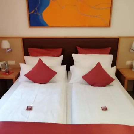 Отель Landhotel-neunburg 4*