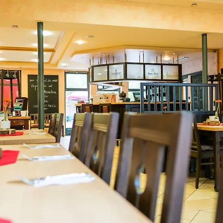 מלון Landhotel-neunburg 4*
